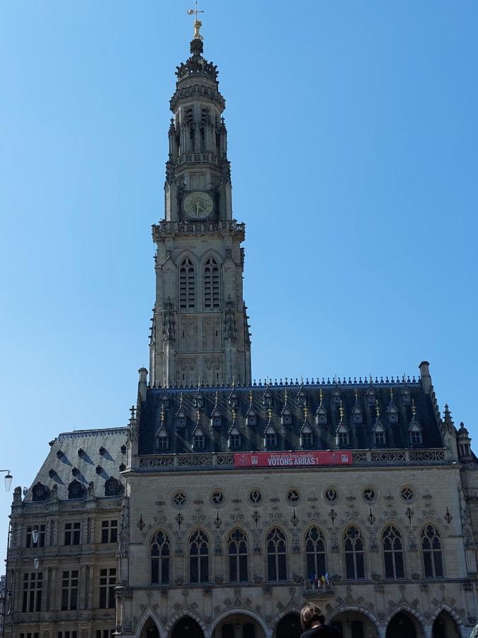 Entre Les Places, Spacieux Avec Parking Gratuit Arras Exterior photo