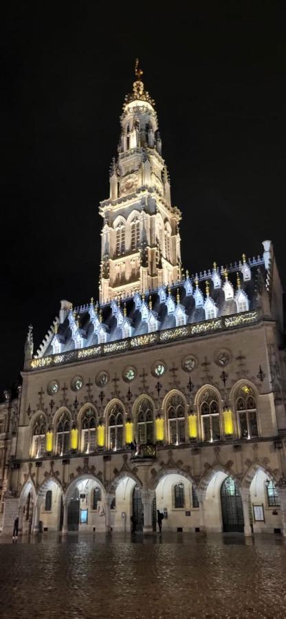 Entre Les Places, Spacieux Avec Parking Gratuit Arras Exterior photo
